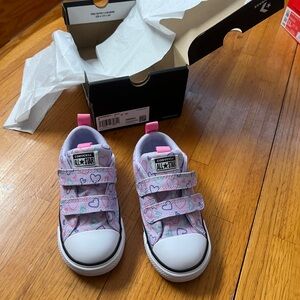 Converse Kids Low Top Sneakers in Pink and White Heart Print